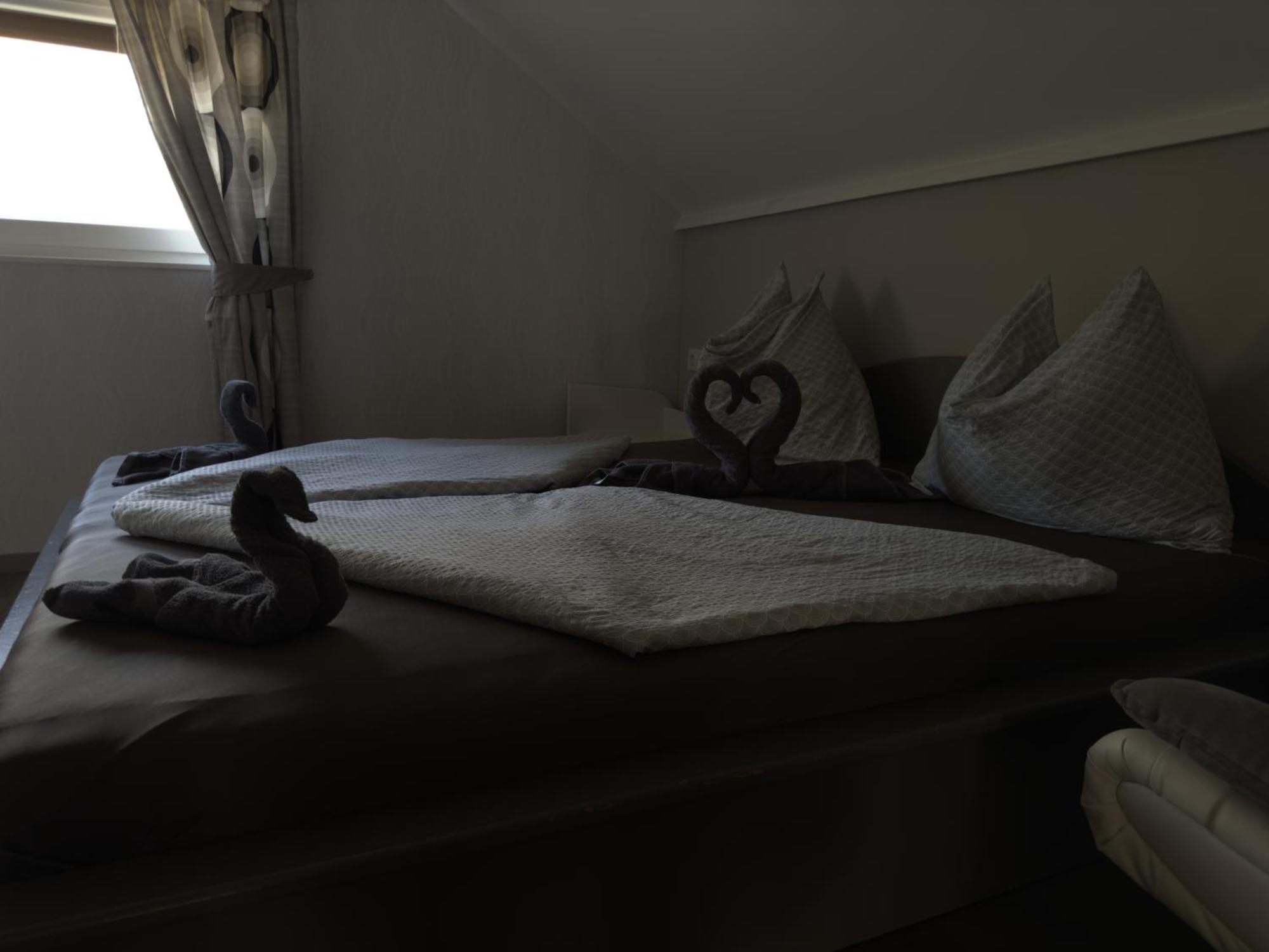 Rozsa Apartman Alsóörs Oda fotoğraf