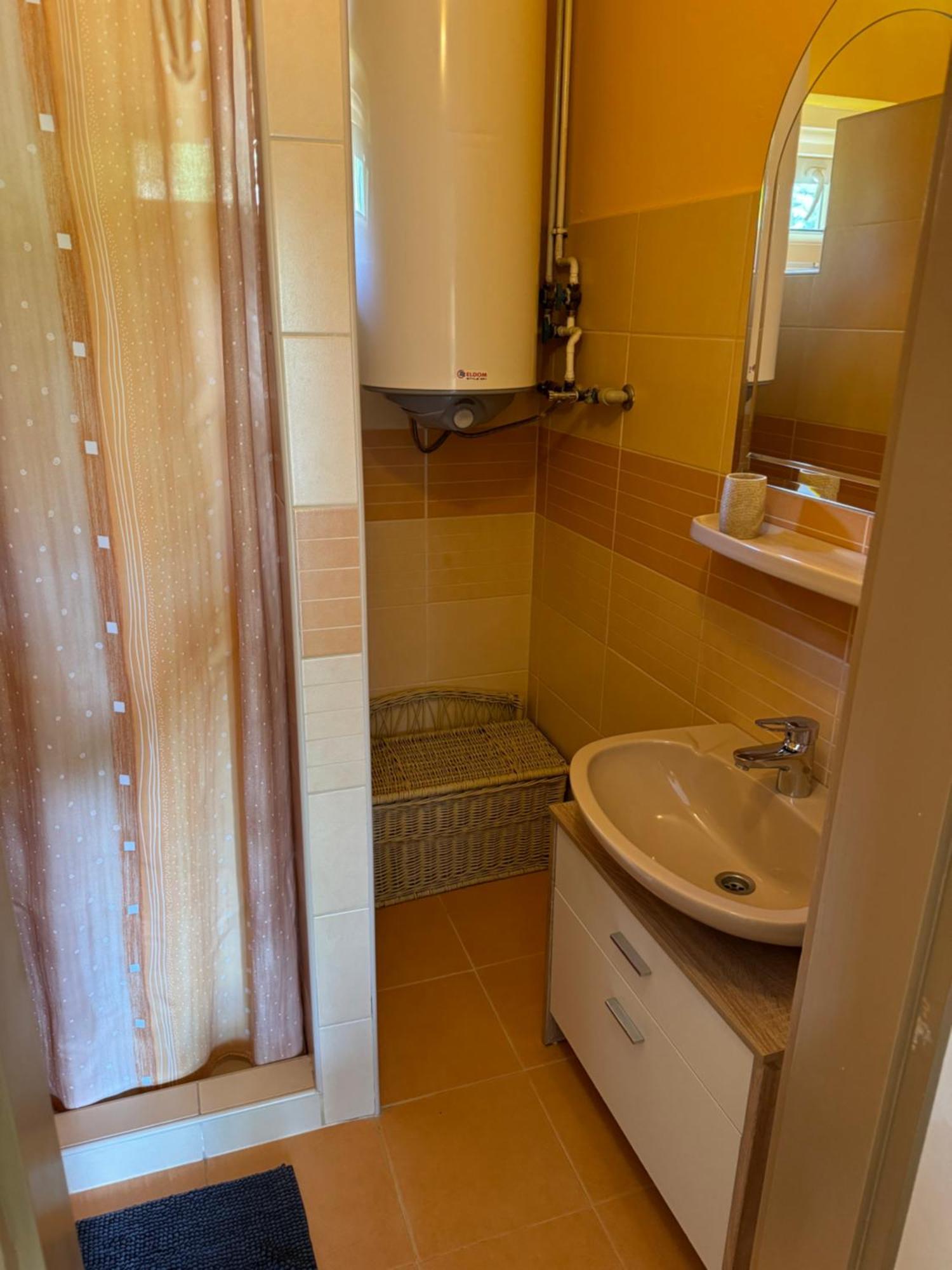 Rozsa Apartman Alsóörs Oda fotoğraf