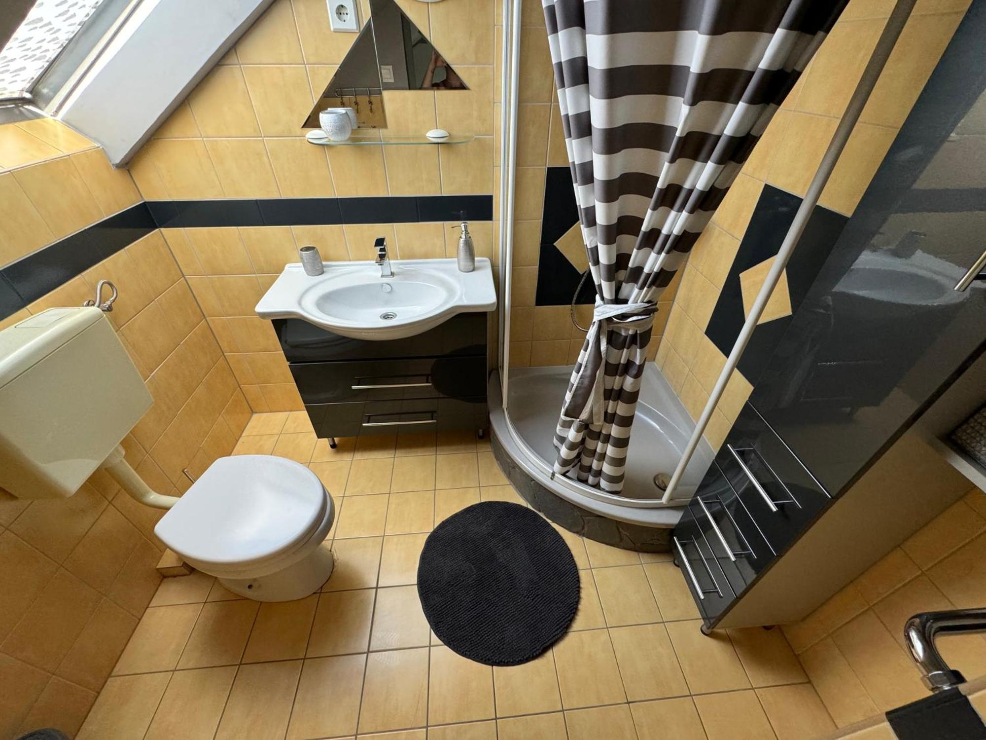 Rozsa Apartman Alsóörs Oda fotoğraf