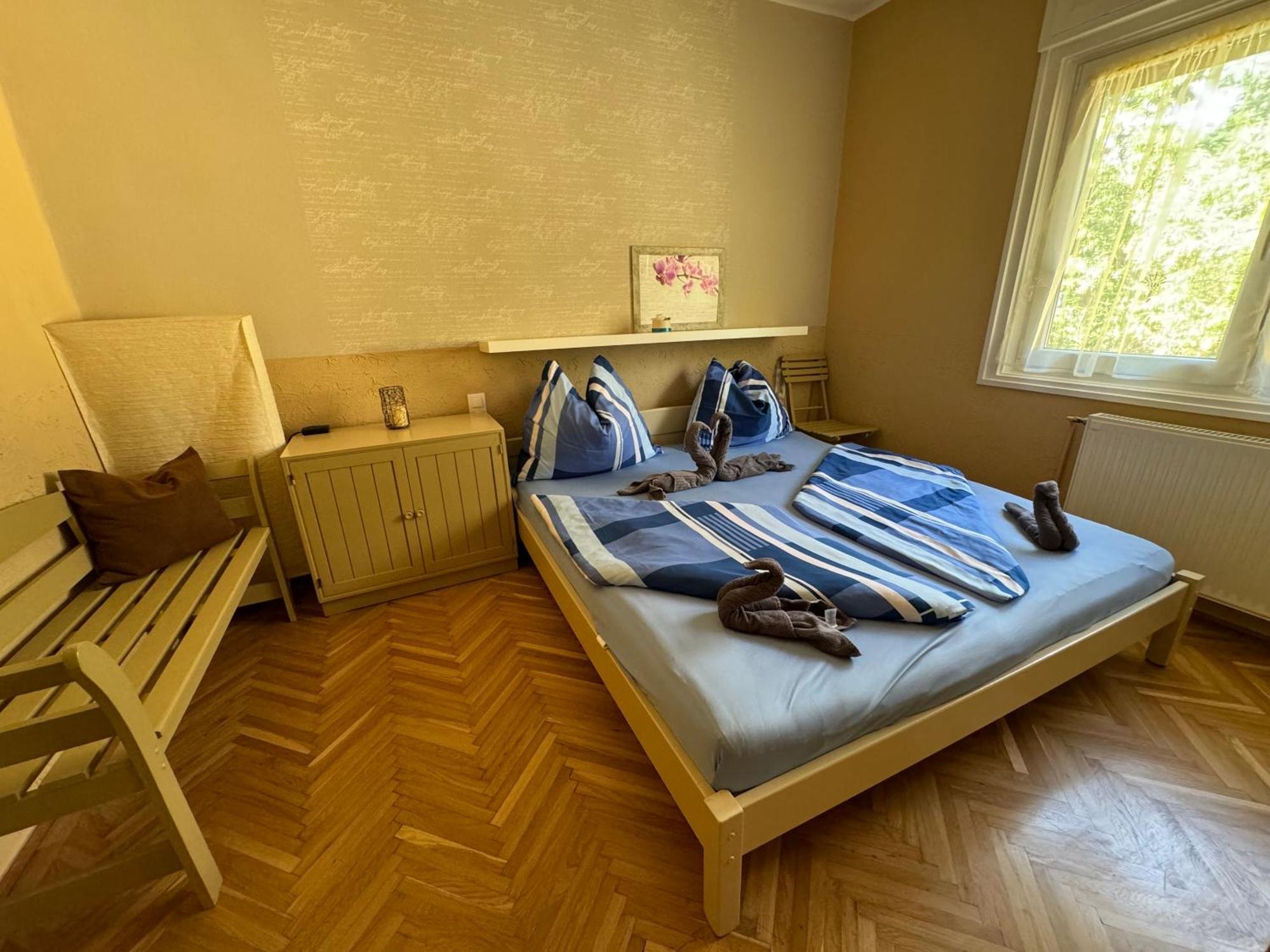 Rozsa Apartman Alsóörs Oda fotoğraf